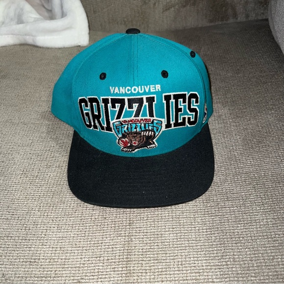 Mitchell & Ness Other - Vancouver Grizzlies Snapback Hat
